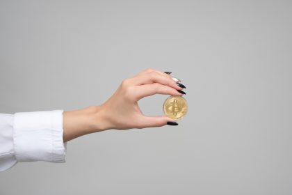 Bitcoin lucha por no perder el soporte de los USD 28.000